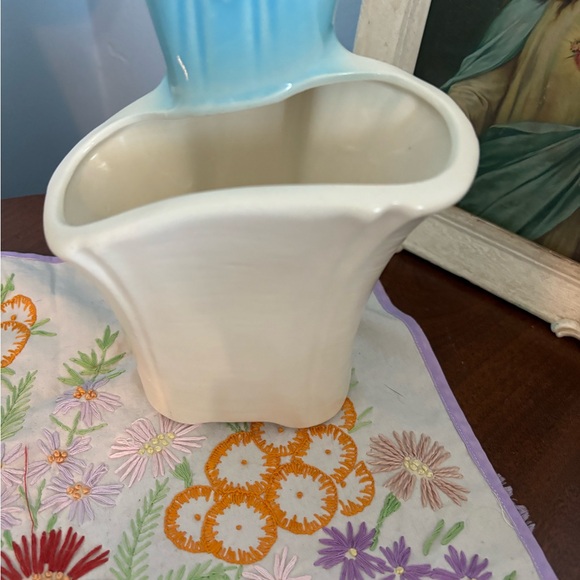 Vintage Mid Century Virgin Mary Ceramic Statue ~ Vase ~ Planter Blue & Gold - Picture 3 of 4